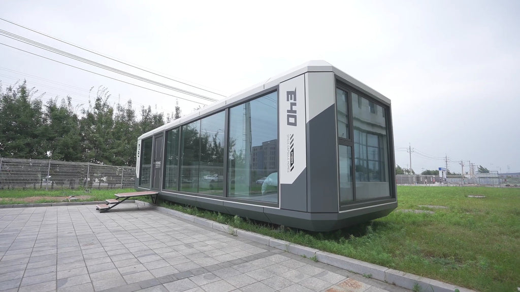 E40 Capsule House