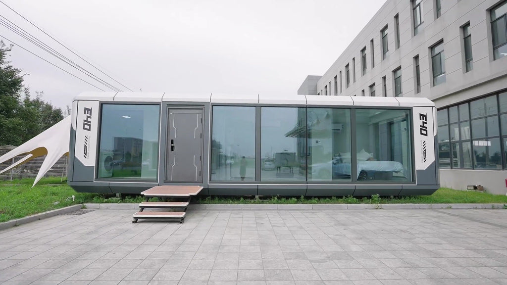 E40 Capsule House
