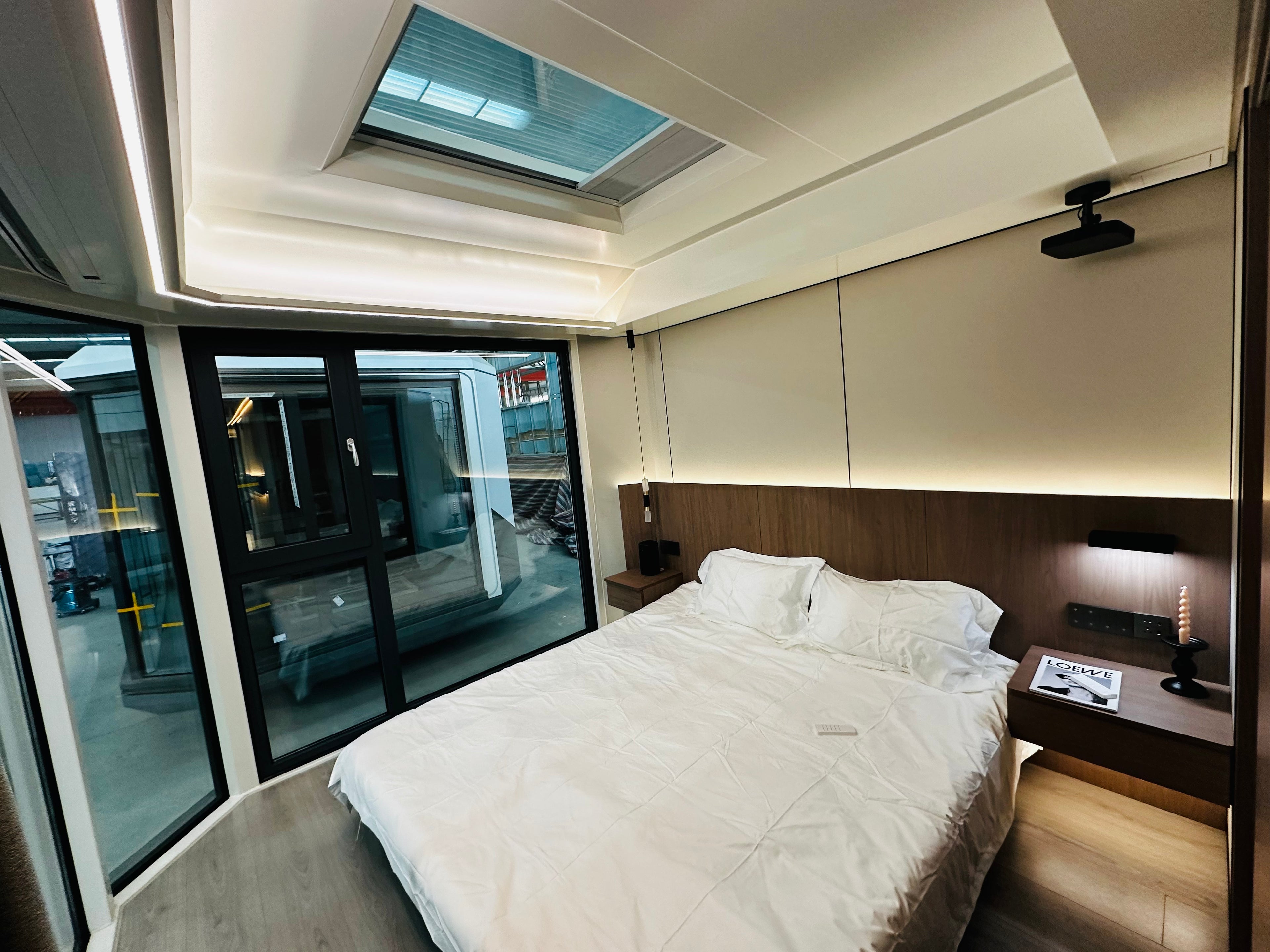 T40PF  Capsule House